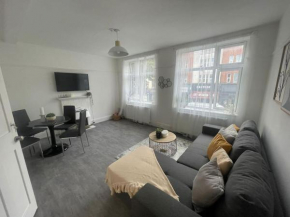 Bright 2 Bedroom Flat On Tower Bridge